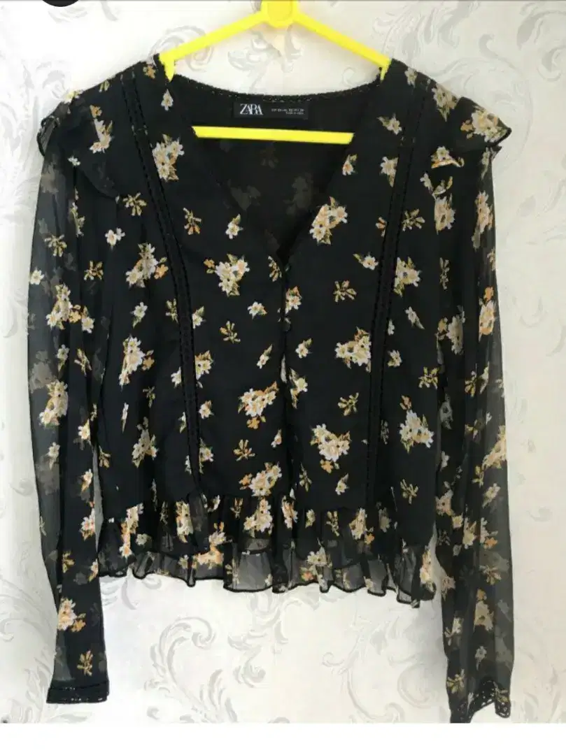 Zara blouse kondisi masih bagus