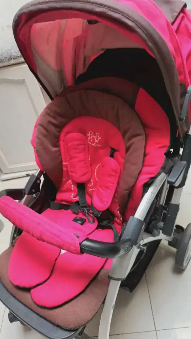 Stroller Merek Coco Latte Warna Merah Maroon