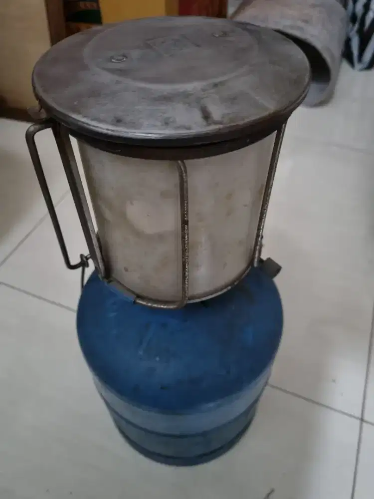 Lampu petromax gas antik