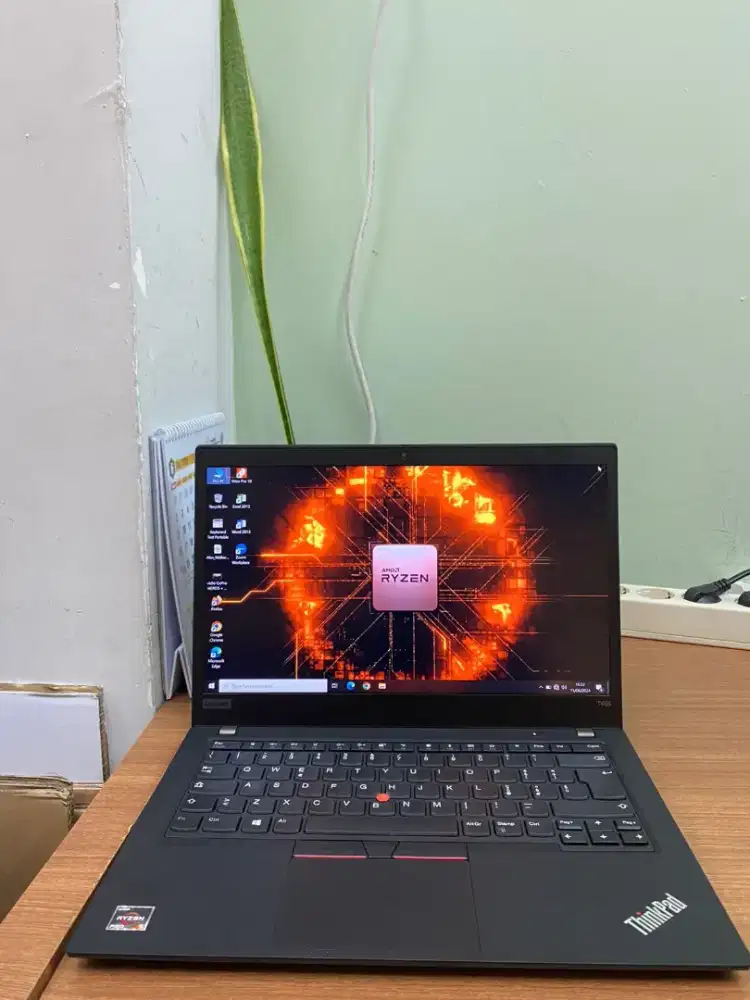 LAPTOP LENOVO THINKPAD T495 RYZEN 5 PRO RAM 8 GB SSD 256 GB LYR 14 IN