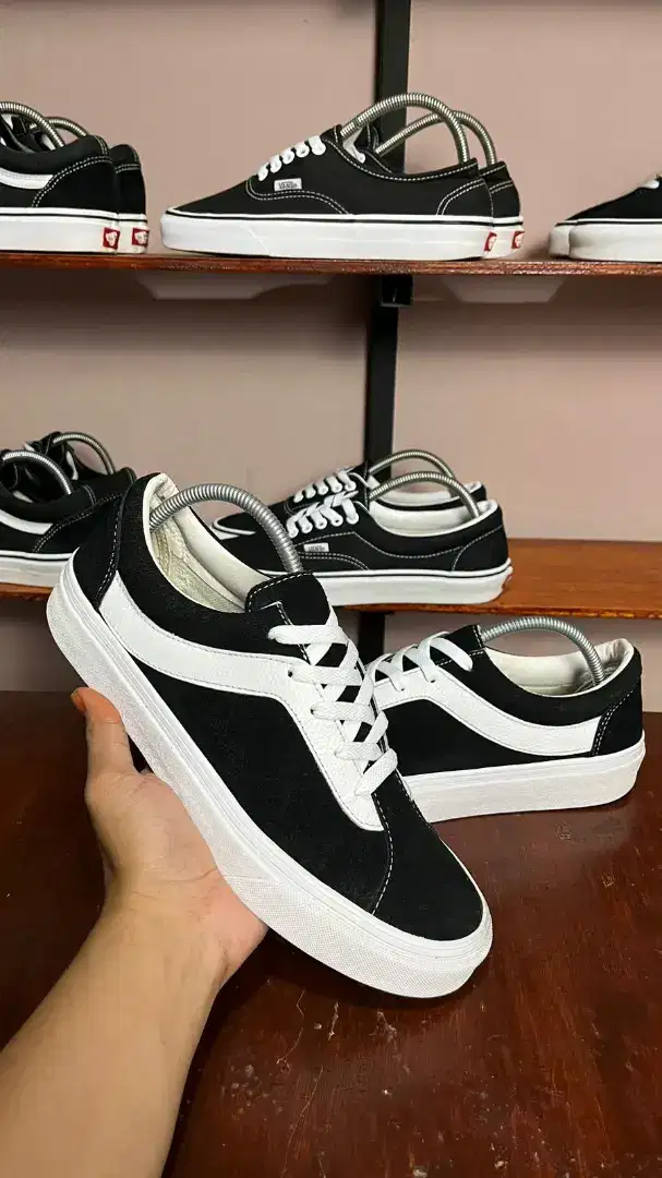 Sepatu Vans bold Ni BW size 41 insole 26.5