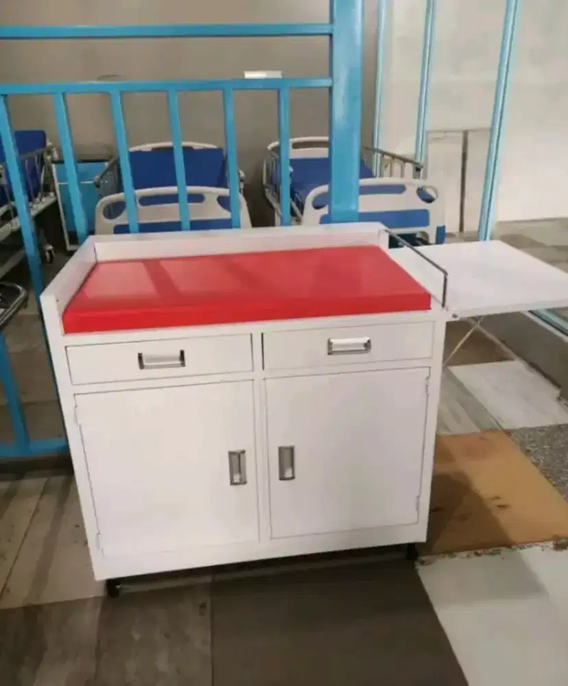 Baby Table Besi | Meja Resusitasi Bayi