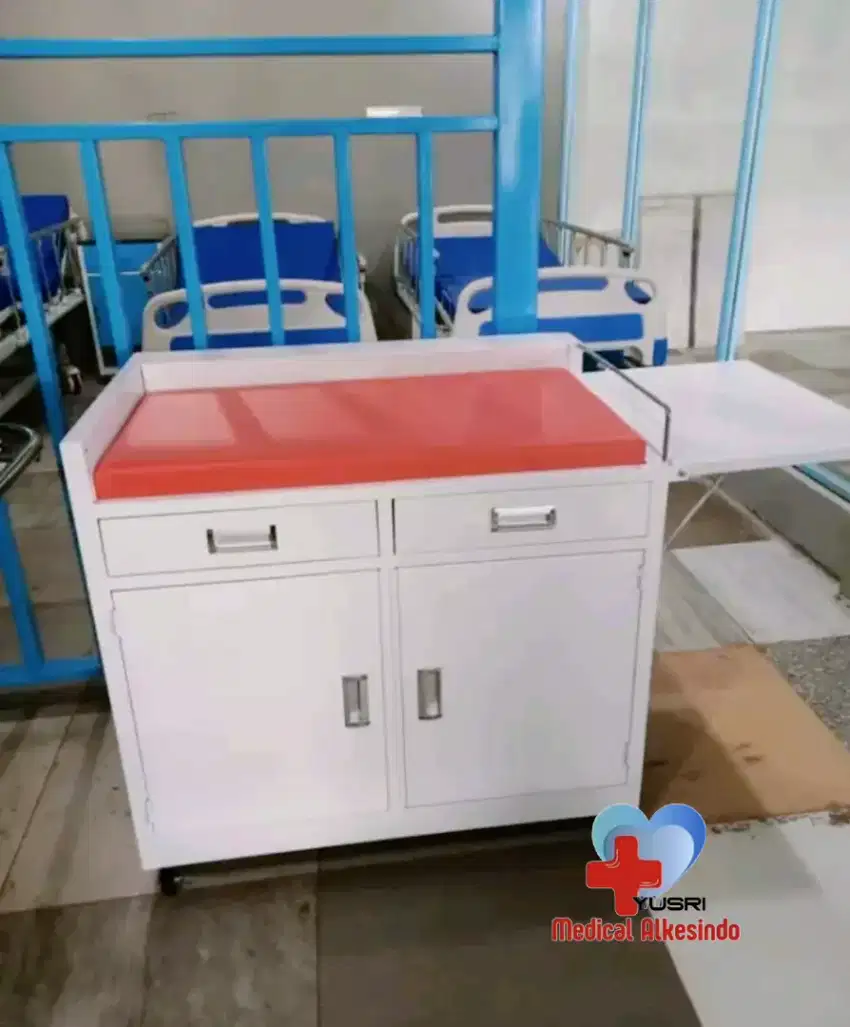 Baby Table Besi | Meja Resusitasi Bayi