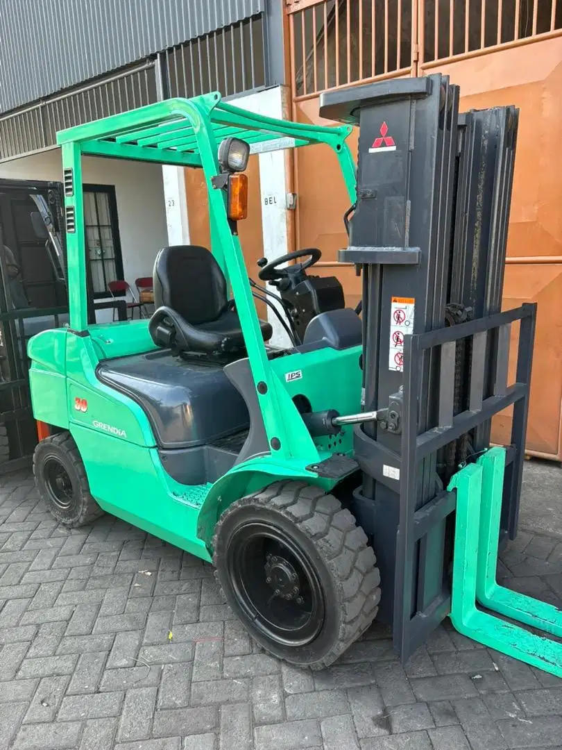 Forklift bekas 2,5 - 3 ton toyota mitsubihsi