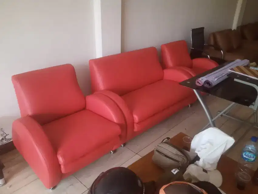 Melayani service sofa ganti bahan kulit/kain