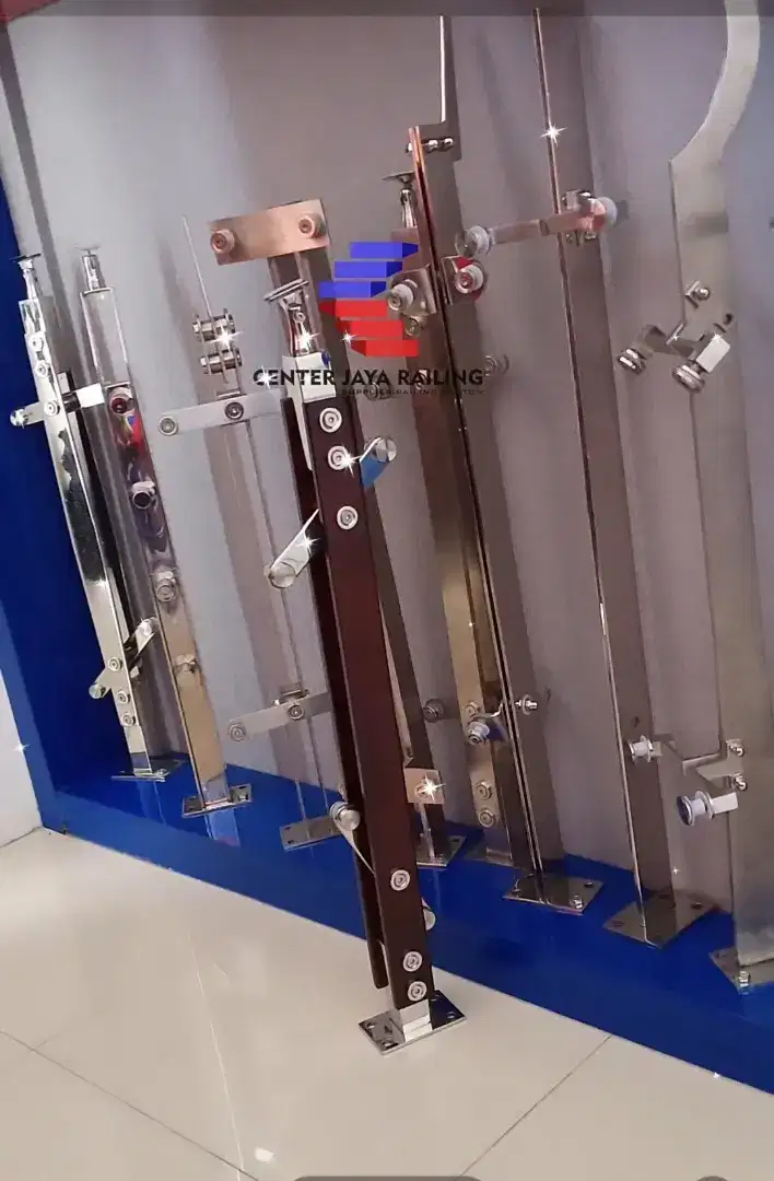 Railing Tangga Kayu Model Kaca