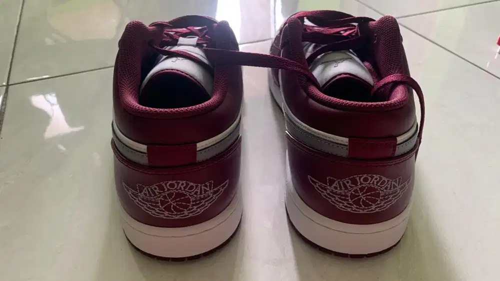 Nike Jordan 1 Low Bordeaux Original + Box Acrylic
