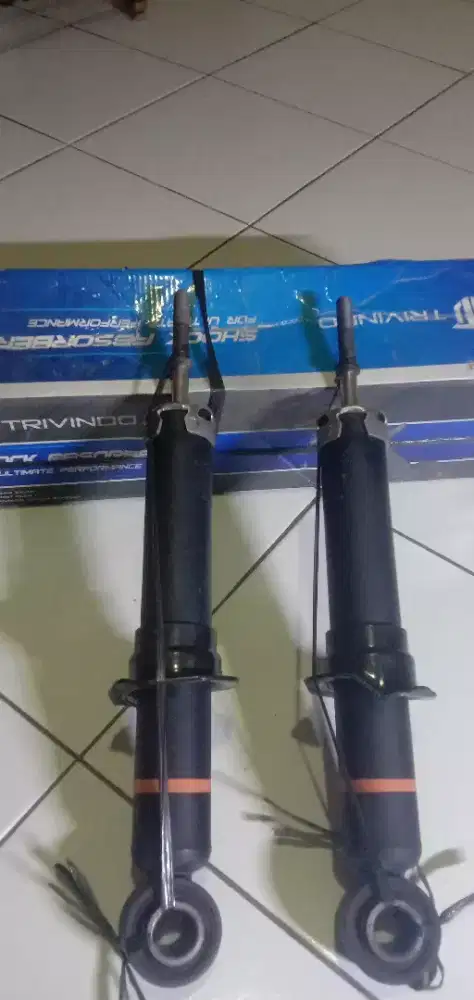 TRIVINDO SIENTA shock belakang