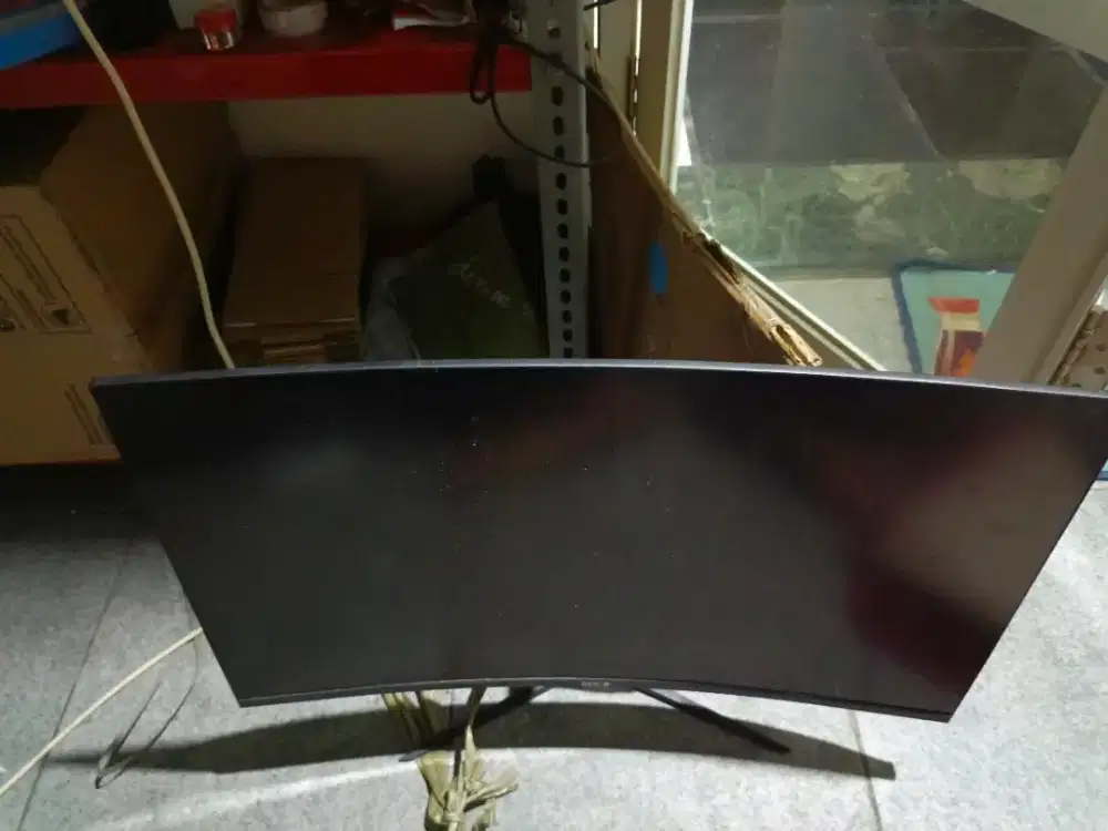 Monitor spc pro sm 27HD curve layar pecah