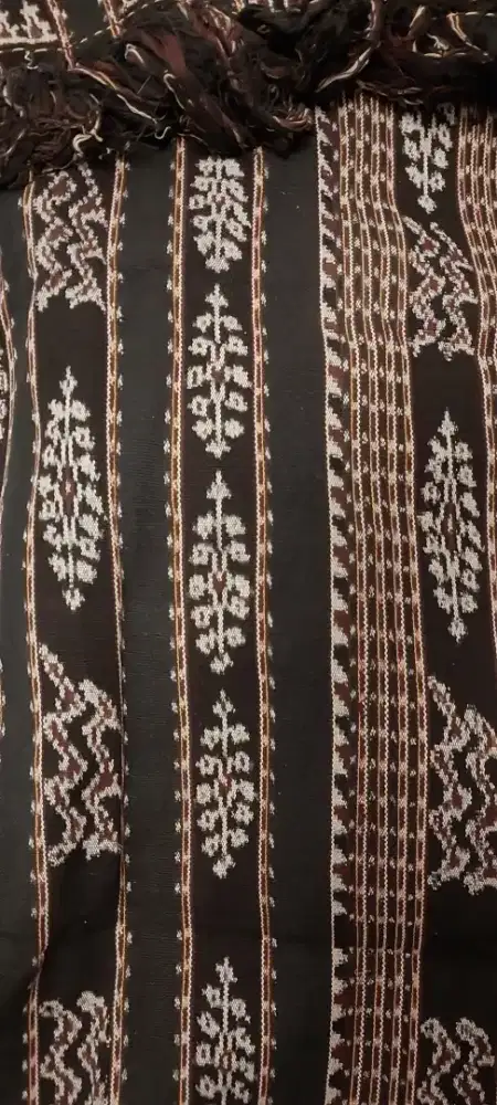 Kain tenun asli lombok Hitam