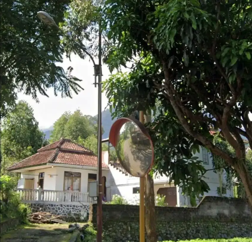 Dijual vila dan kebun pinggir jalan raya di bandung