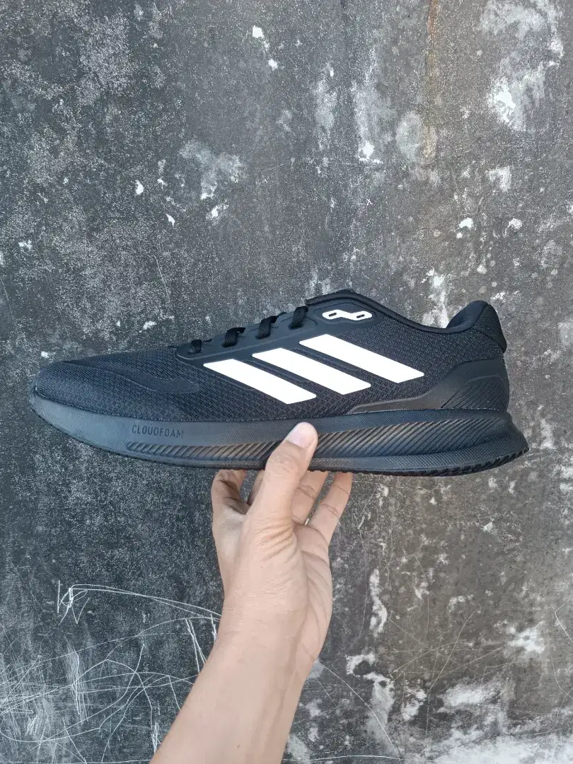 SEPATU BIG SIZE 48 - ADIDAS RUN FALCON 5.0 FULL BLACK WHITE | ORIGINAL