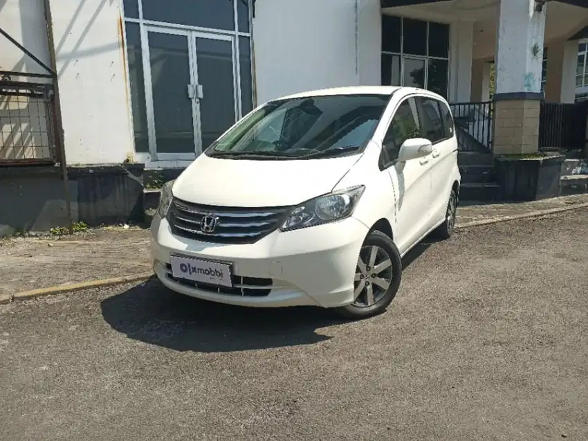 like new - HONDA FREED 1.5 E BENSIN A/T 2012 PUTIH