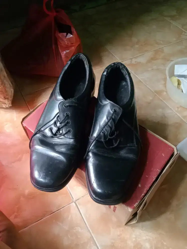 Sepatu pdh siap pakai size 42