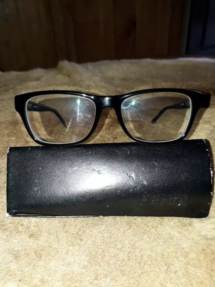 Dijual kacama wanita Fendi