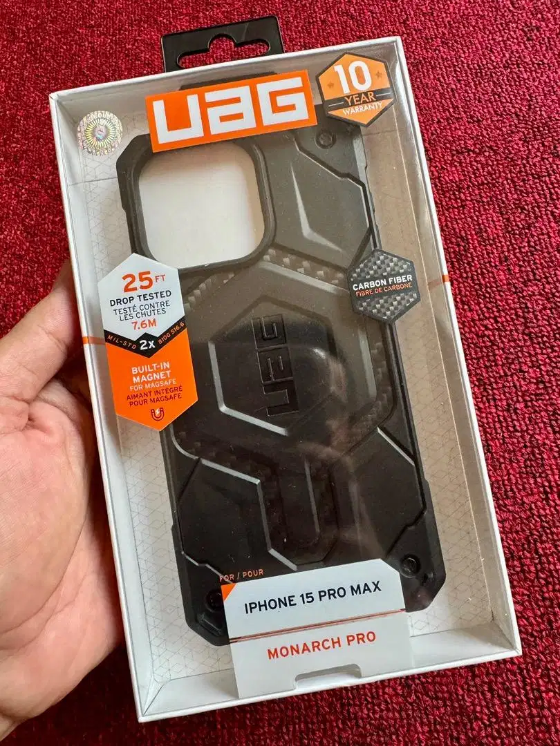 UAG Monarch Pro Case iPhone 15 Pro Max - Magsafe Casing - Carbon Fiber