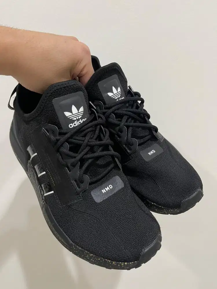 Sepatu Adidas NMD R1 V2 Black/Gold NMD_R1.V2 Original