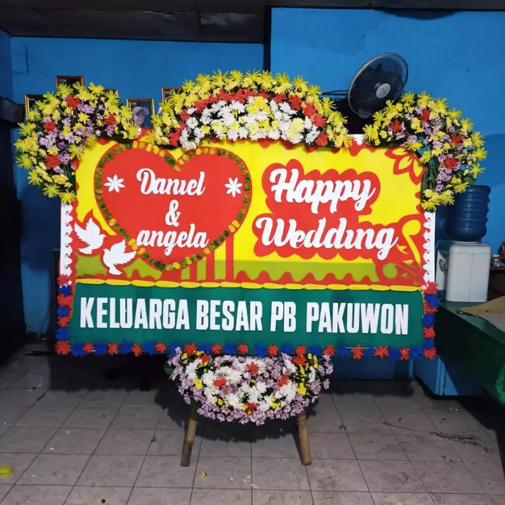 Happy Wedding: Bunga Papan Elegan, Kirim Cepat dan Murah
