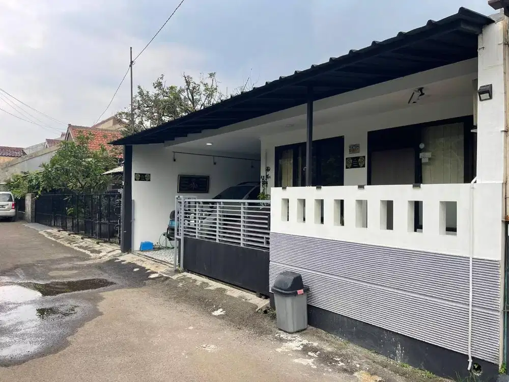 Di Jual rmh besar di komplek Saba Utama