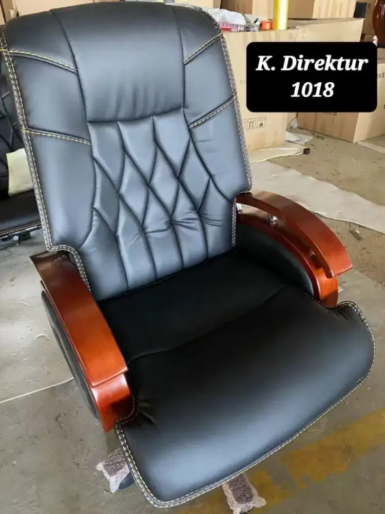 Kursi kantor.di rektur