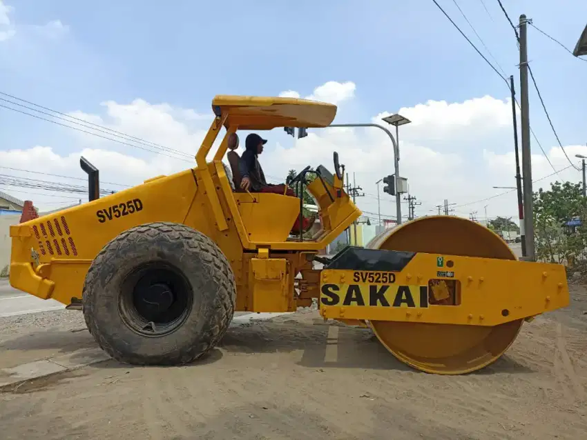 Vibro sakai sv 525 D engine Isuzu tahun 2018 berat 10 ton