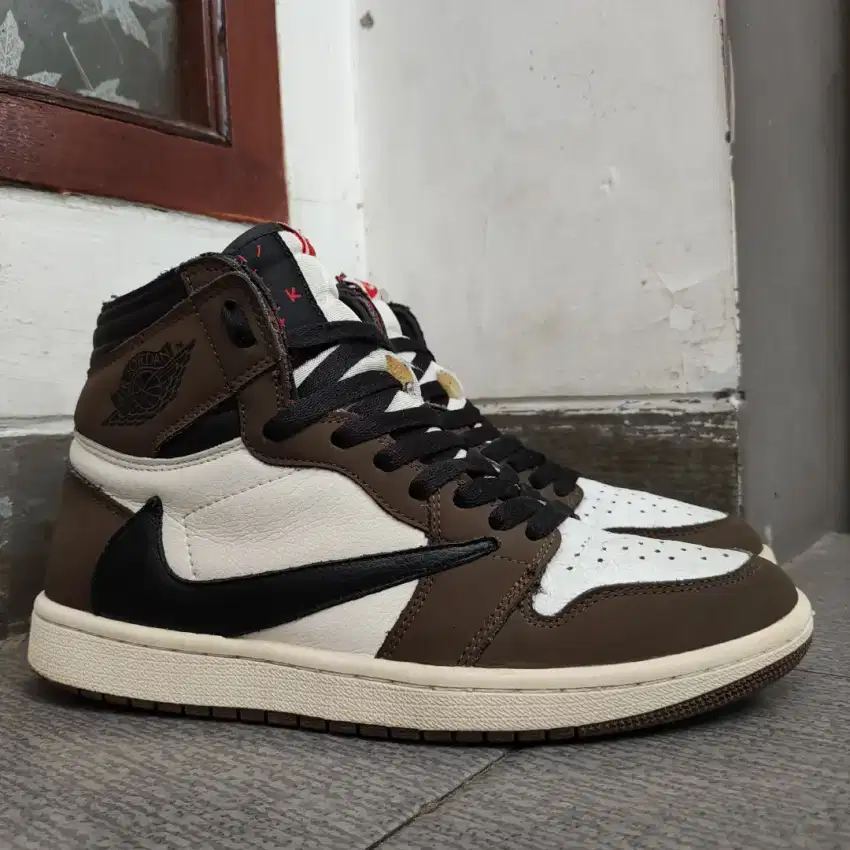 Air Jordan 1 High Travis Scott Mocha