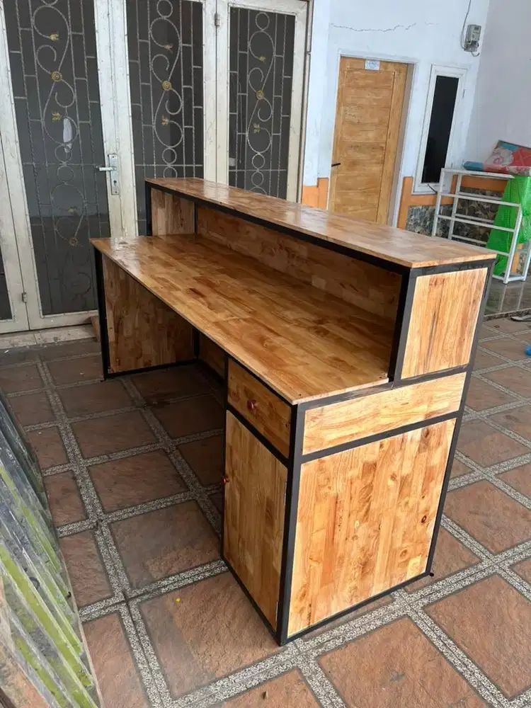 Tempahan meja kasir model minimalis industrial