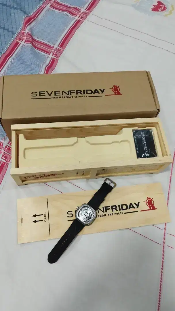 Jam tangan seven friday automatic