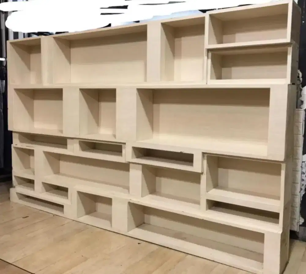 Buffet pajangan (sekat)