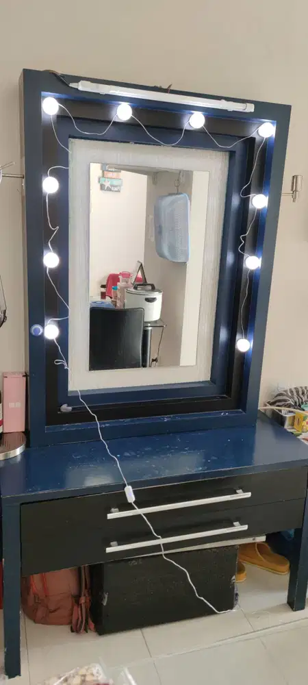 Jual Meja rias lampu second