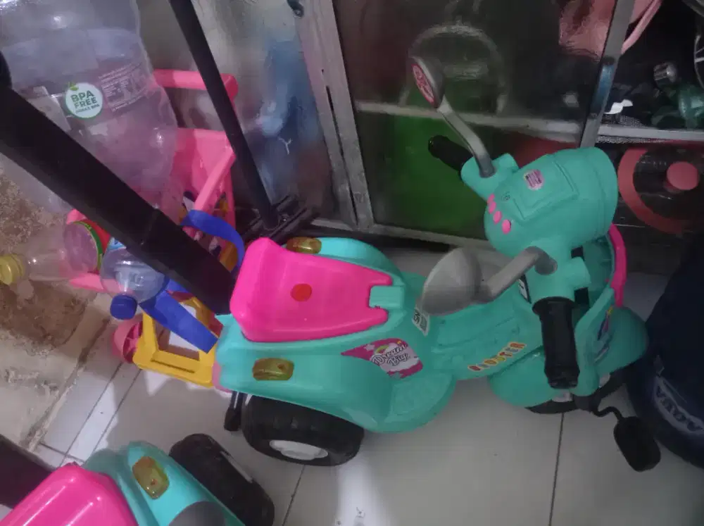 Vespa Skuter Anak (Roda 3)