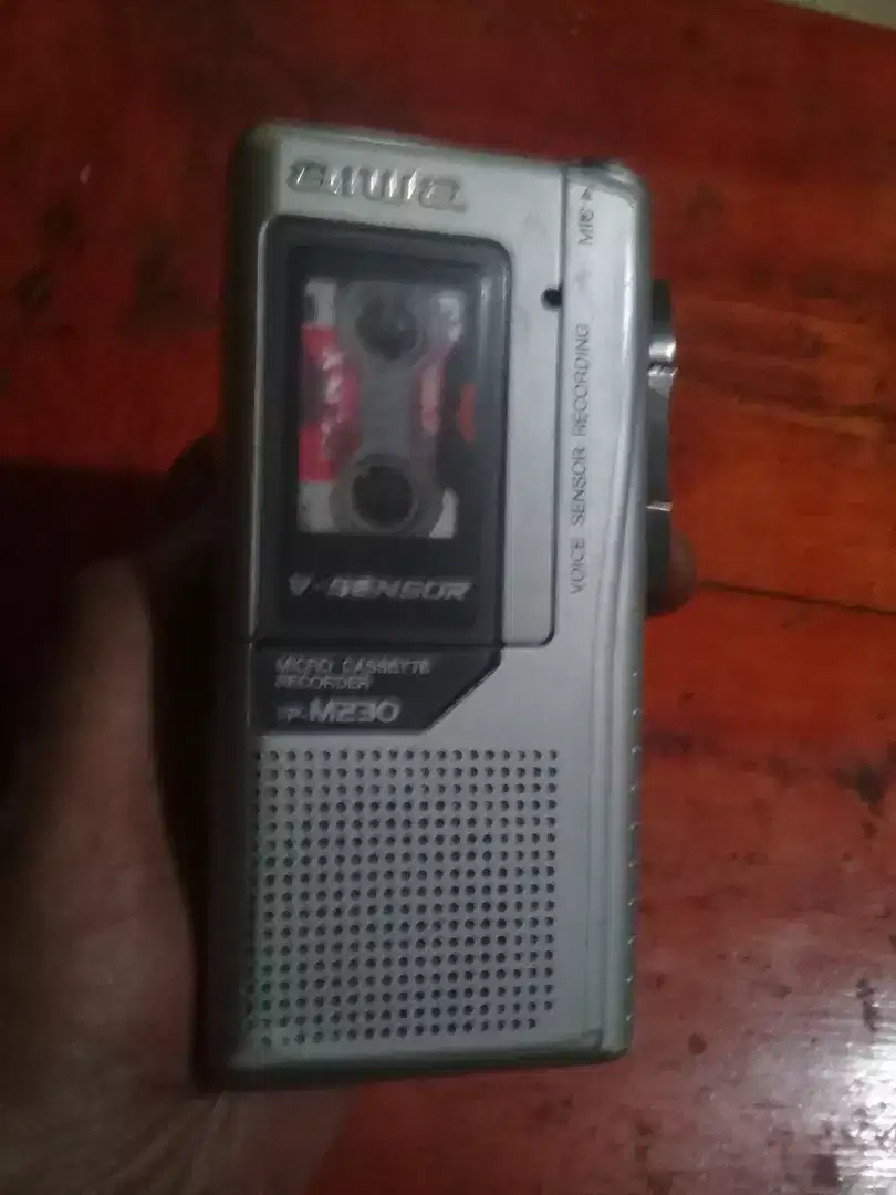 Micro kaset recorder tipe-M230 merk Aiwa.