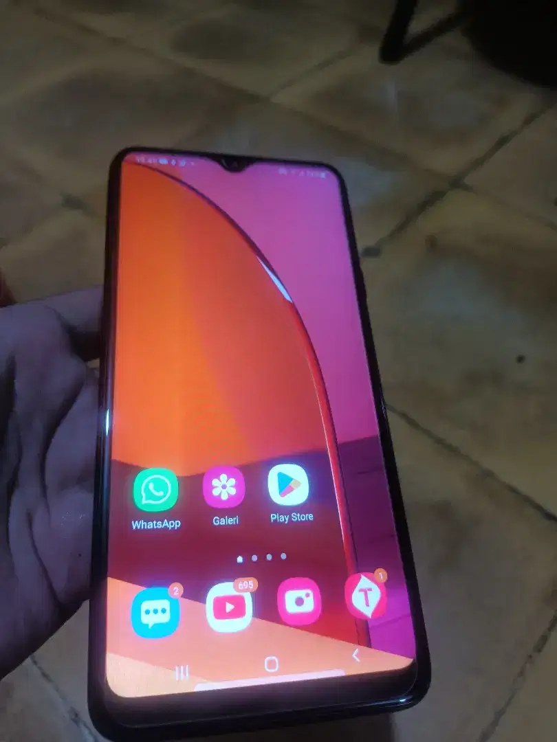 Samsung a20s 4/64 mulus lengkap bonusnya banyak