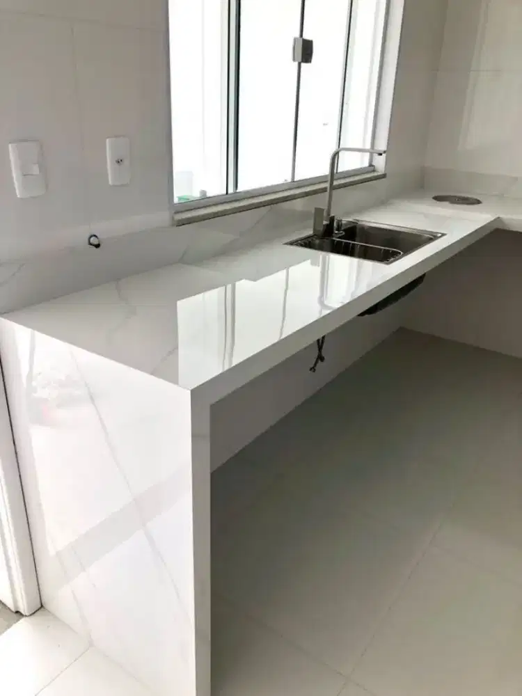 Pemasangan keramik granit