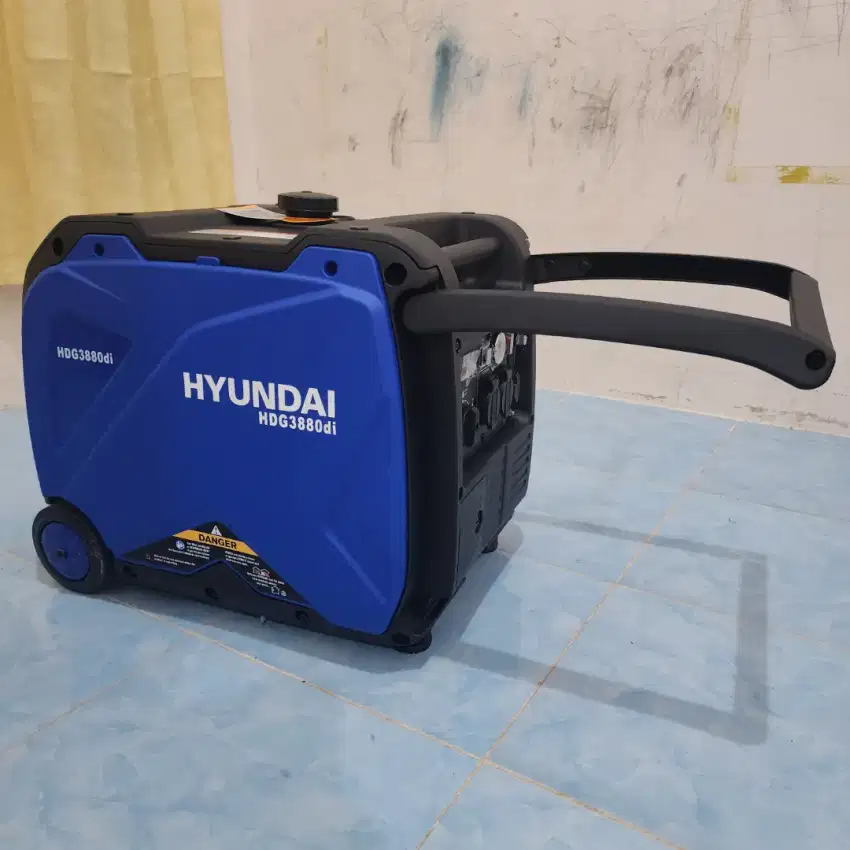 Genset 3500 Watts Portable Super Silent Inverter Hyundai HDG3880di