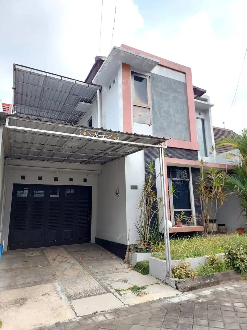 Rumah Lingkungan Perumahan dekat Jalan Raya Tajem