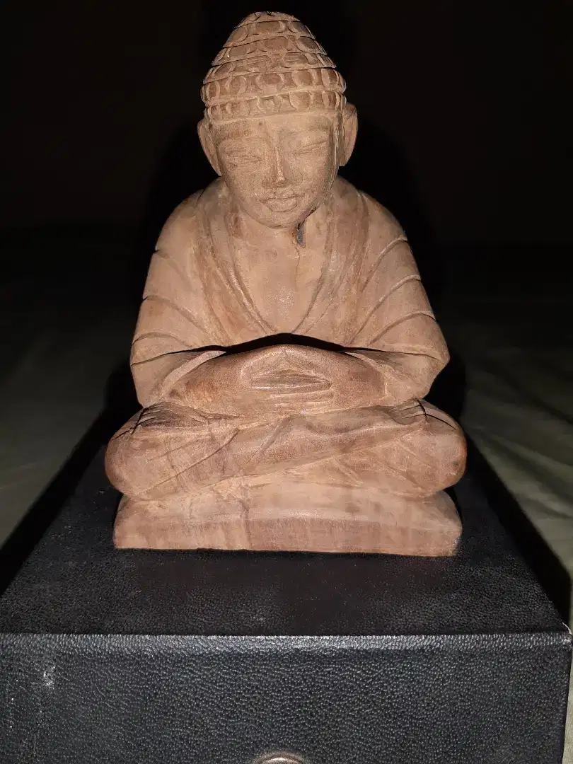 Patung kayu cendana