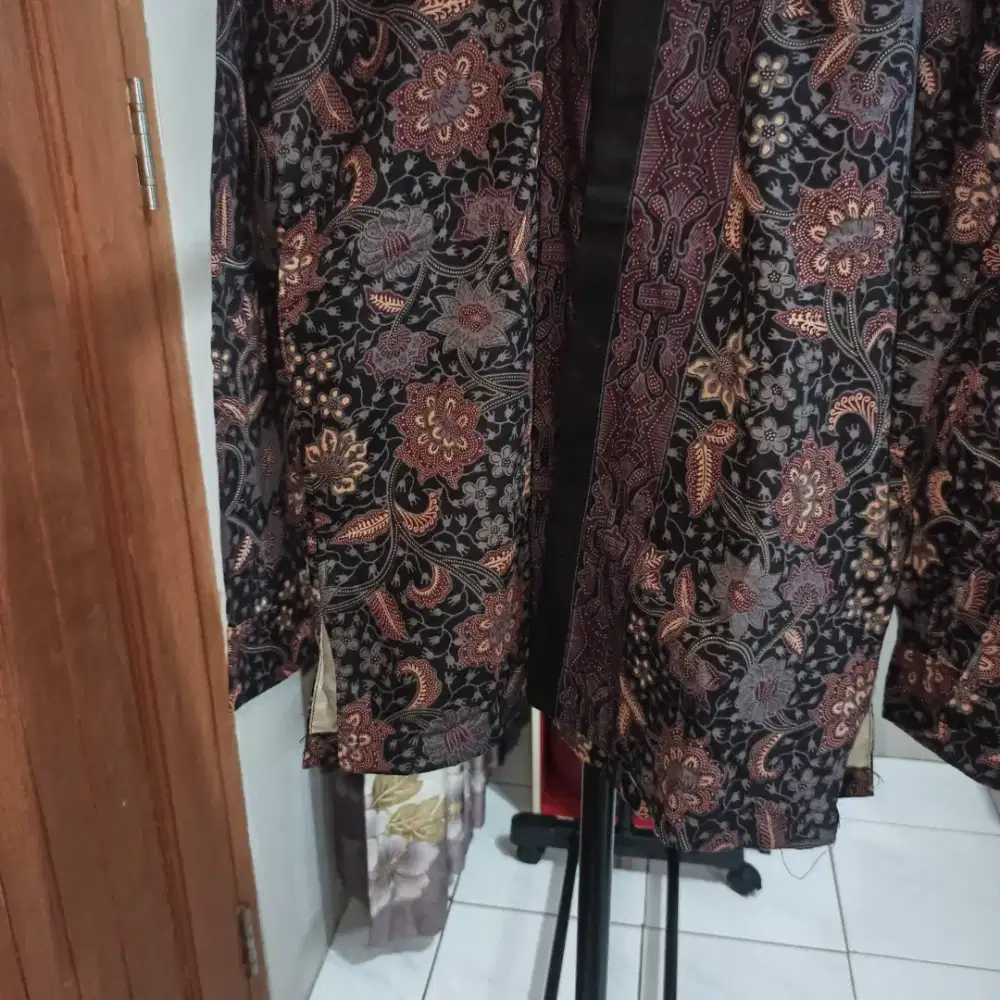 Batik Pria Lengan Panjang dengan Furing