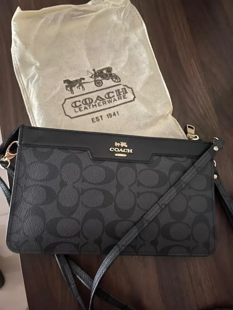 Coach clutch bag like new