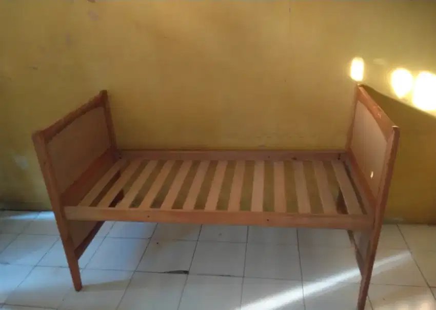 Ranjang /dipan anak bahan kayu