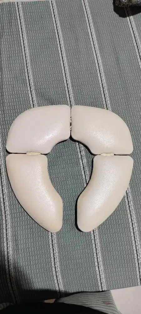 CUSHIE TRAVELER, Folding Padded Potty Seat