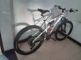 Sepeda Polygon Racing Suspension