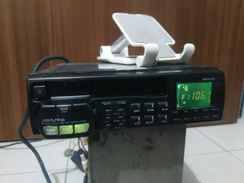 Tape radio dan cd alpine 2 warna