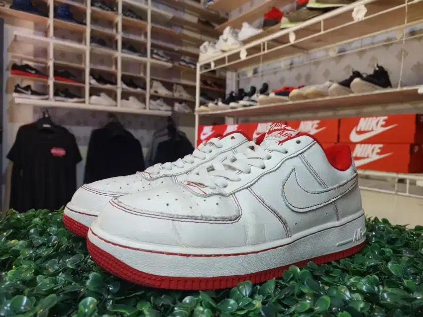 SEPATU NIKE AIR FORCE 1 LOW WHITE RED