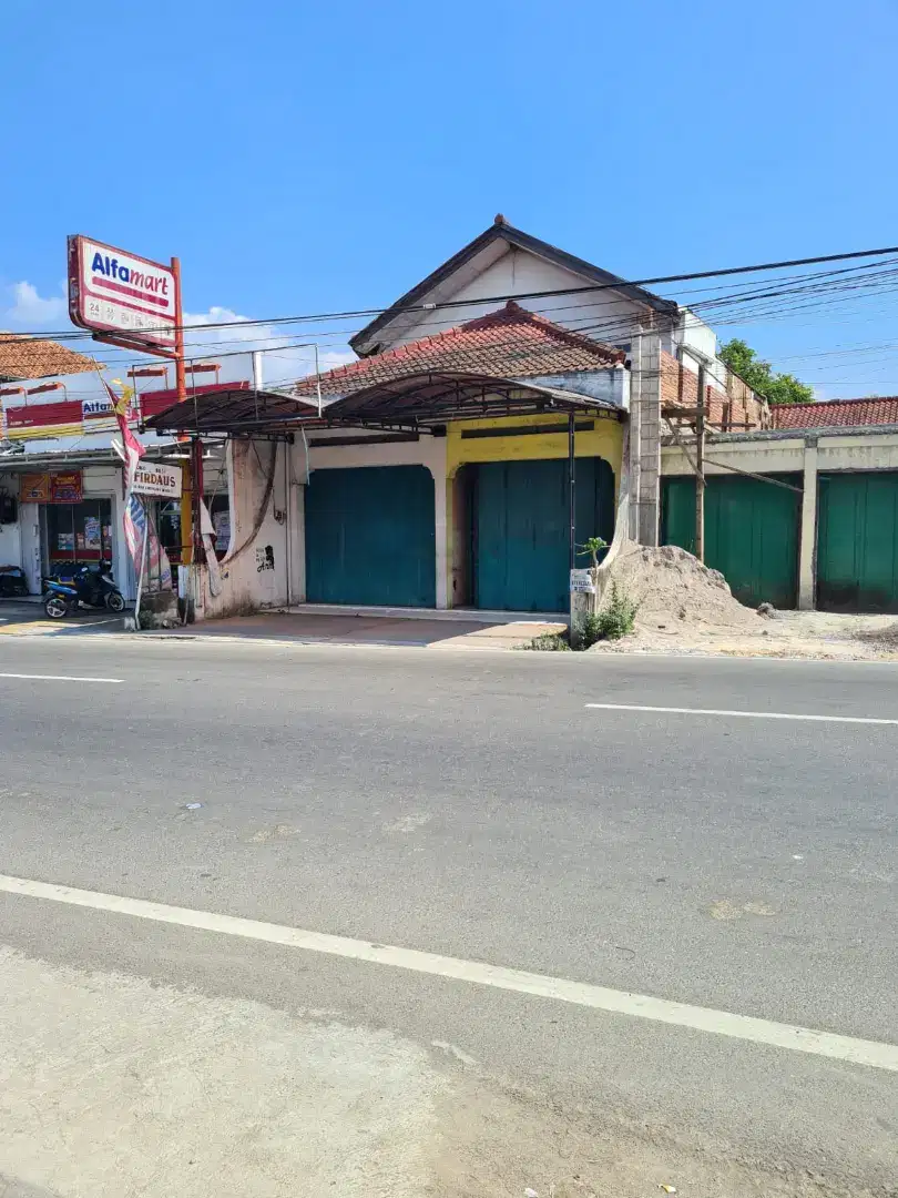 Disewakan Toko strategis di jalan raya Kadungora Garut