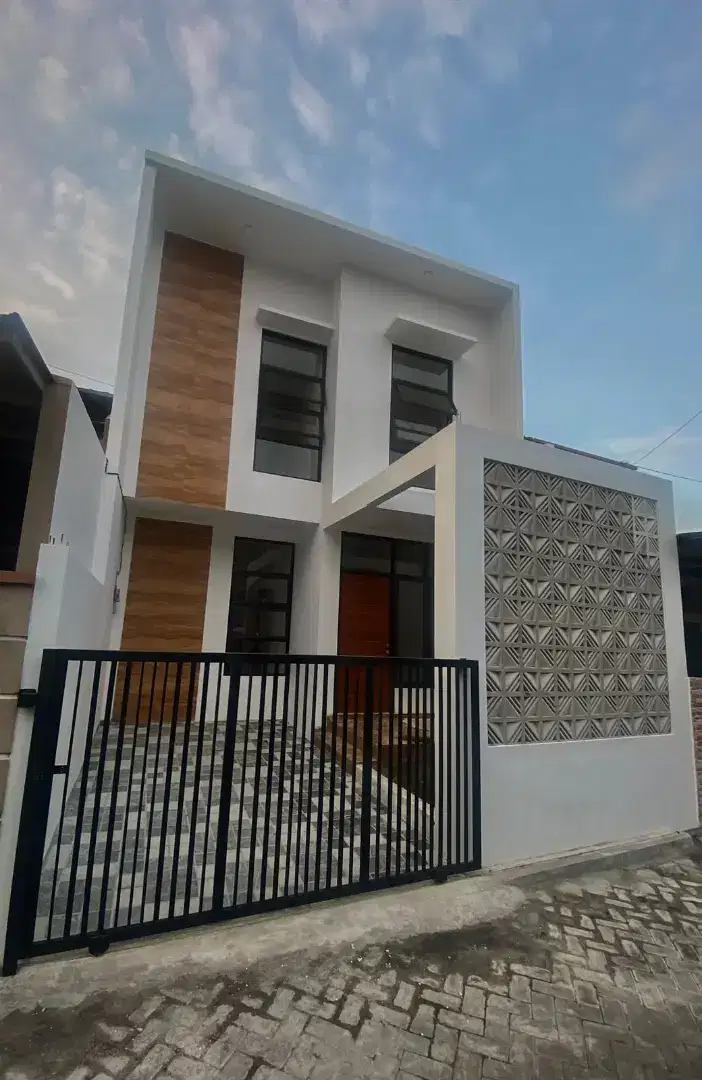Rumah Baru 2 Lantai Area Perumahan Polowijen Dekat A Yani Blimbing