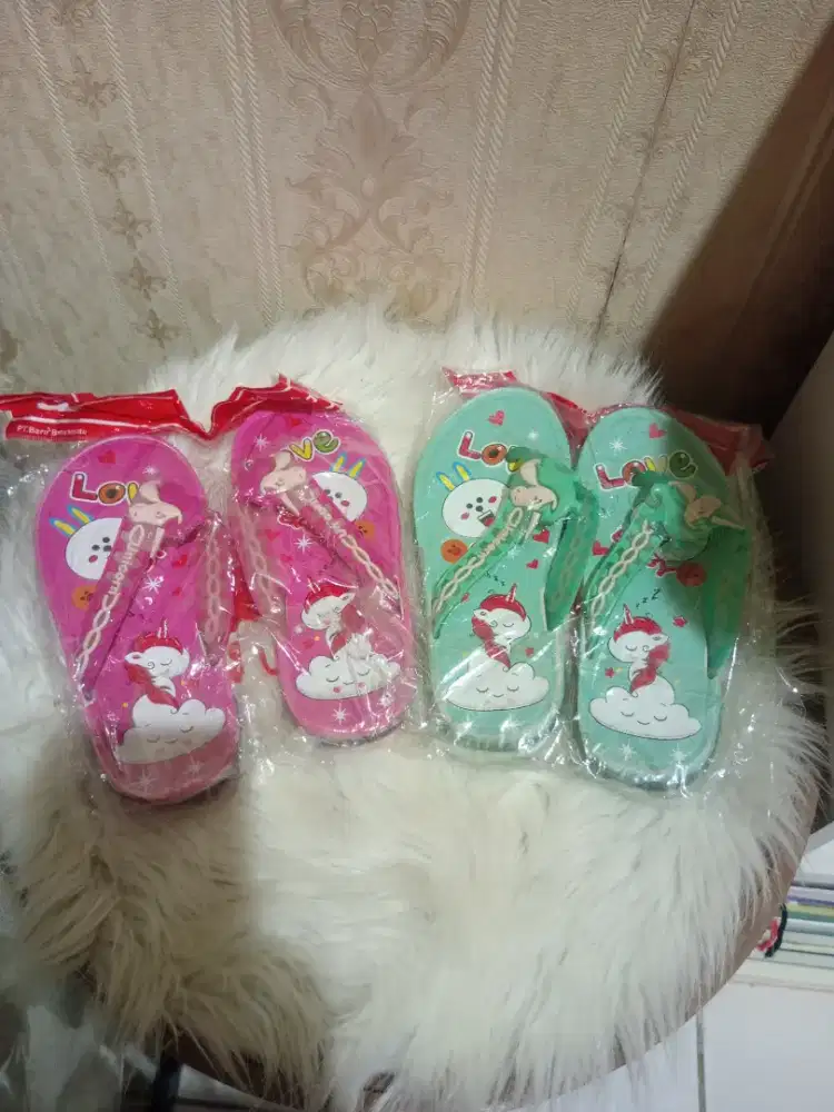 2 pasang hrg 15 k size 33