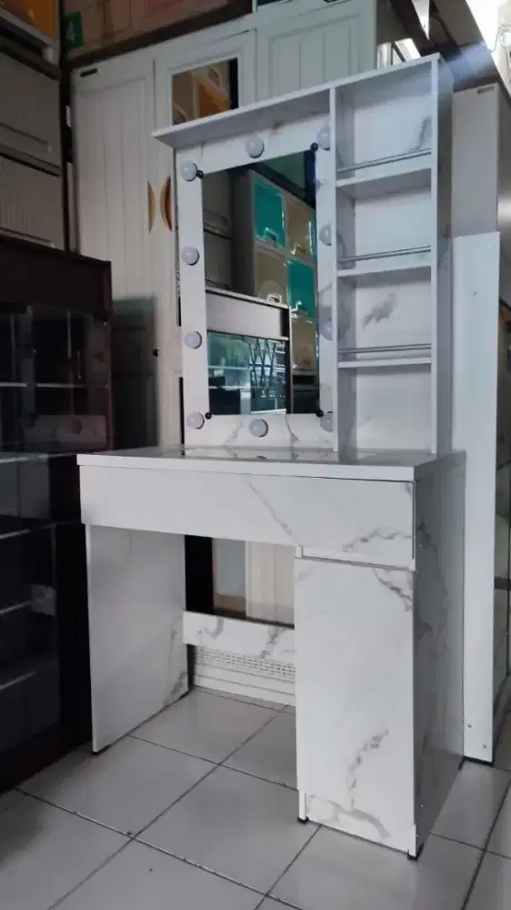 MEJA RIAS PAKE LAMPU LED