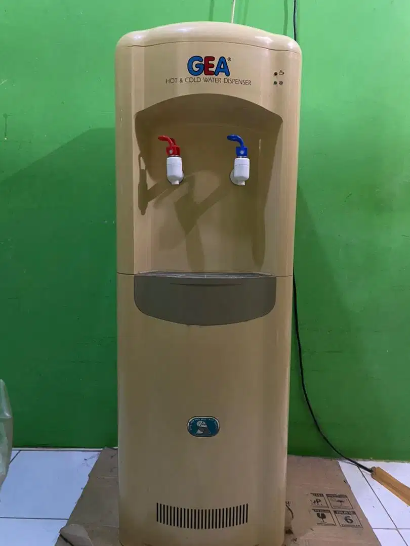 Dispenser GEA (Jual Cepat Nego)