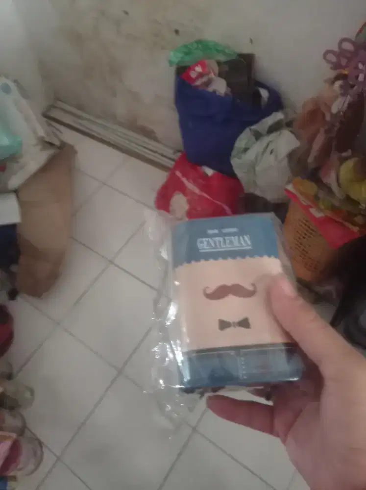 Celengan bahan kaleng ukuran sedang